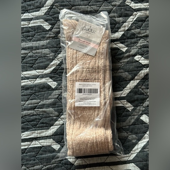 Pudus Sweater Socks - Picture 1 of 3